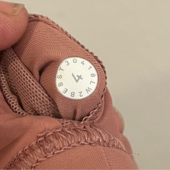 Lululemon mauve pink v neck sports bra mesh trim strappy back size 4 - Picture 6 of 7